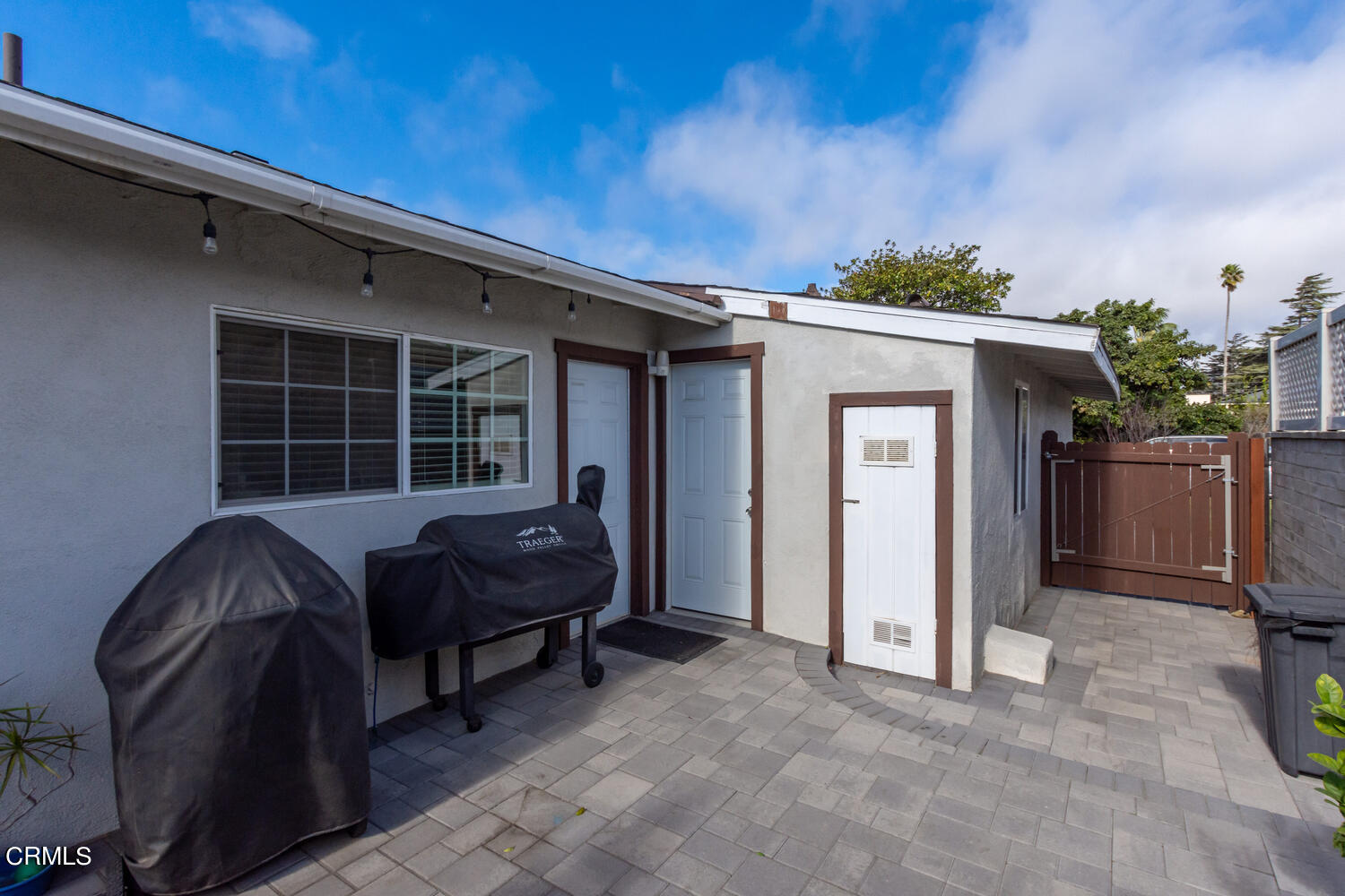 612 West Roderick Avenue Oxnard, CA 93030 - Photo 22 of 26 a backyard of a house with seating space