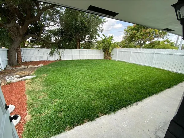 $2,350 | 3990 Southwest 51st Street, Unit 13, Dania Beach, FL 33312