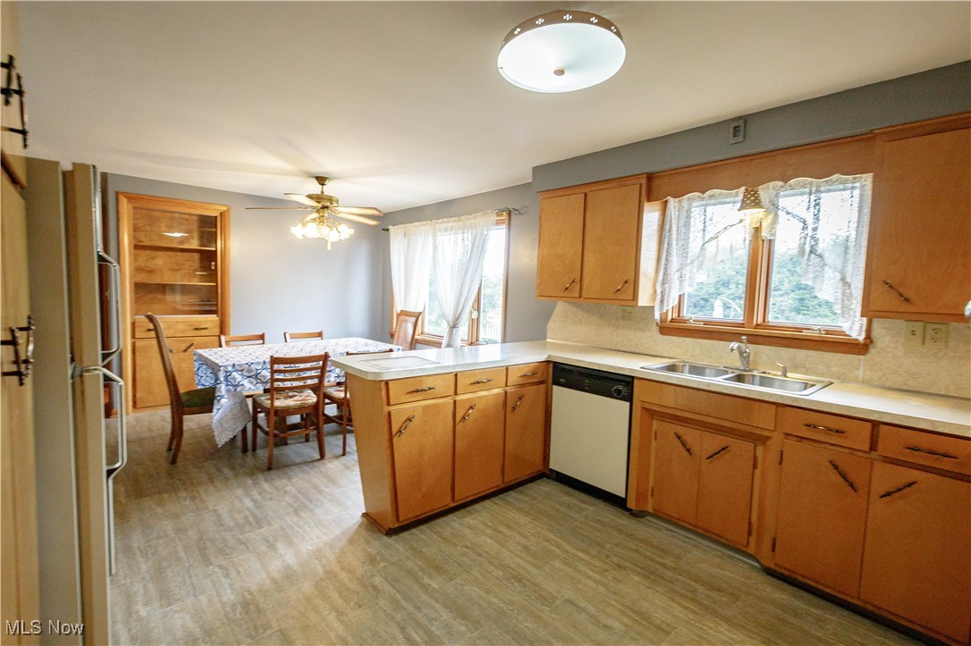 302 South Reeves Avenue Dover, OH 44622 - Photo 11 of 47 Gallery Image 11