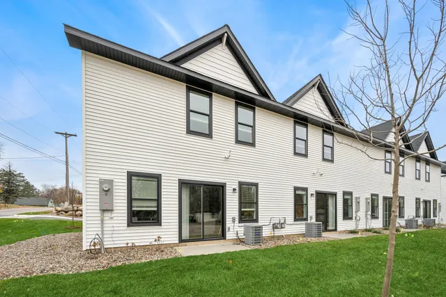 $2,900 | 3411 Douglas Drive North, Crystal, MN 55422