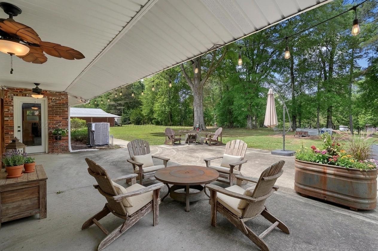 1751 North Walston Bridge Road Jasper, AL 35504 - Photo 19 of 52 Virtually staged back patio. This patio is covered with overhead lighting and ceiling fans.