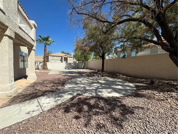 $2,400 | 16 Rising Sun Court, Henderson, NV 89074