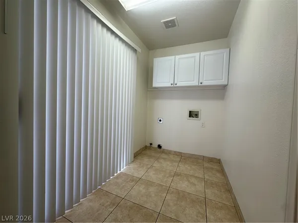 $2,400 | 16 Rising Sun Court, Henderson, NV 89074