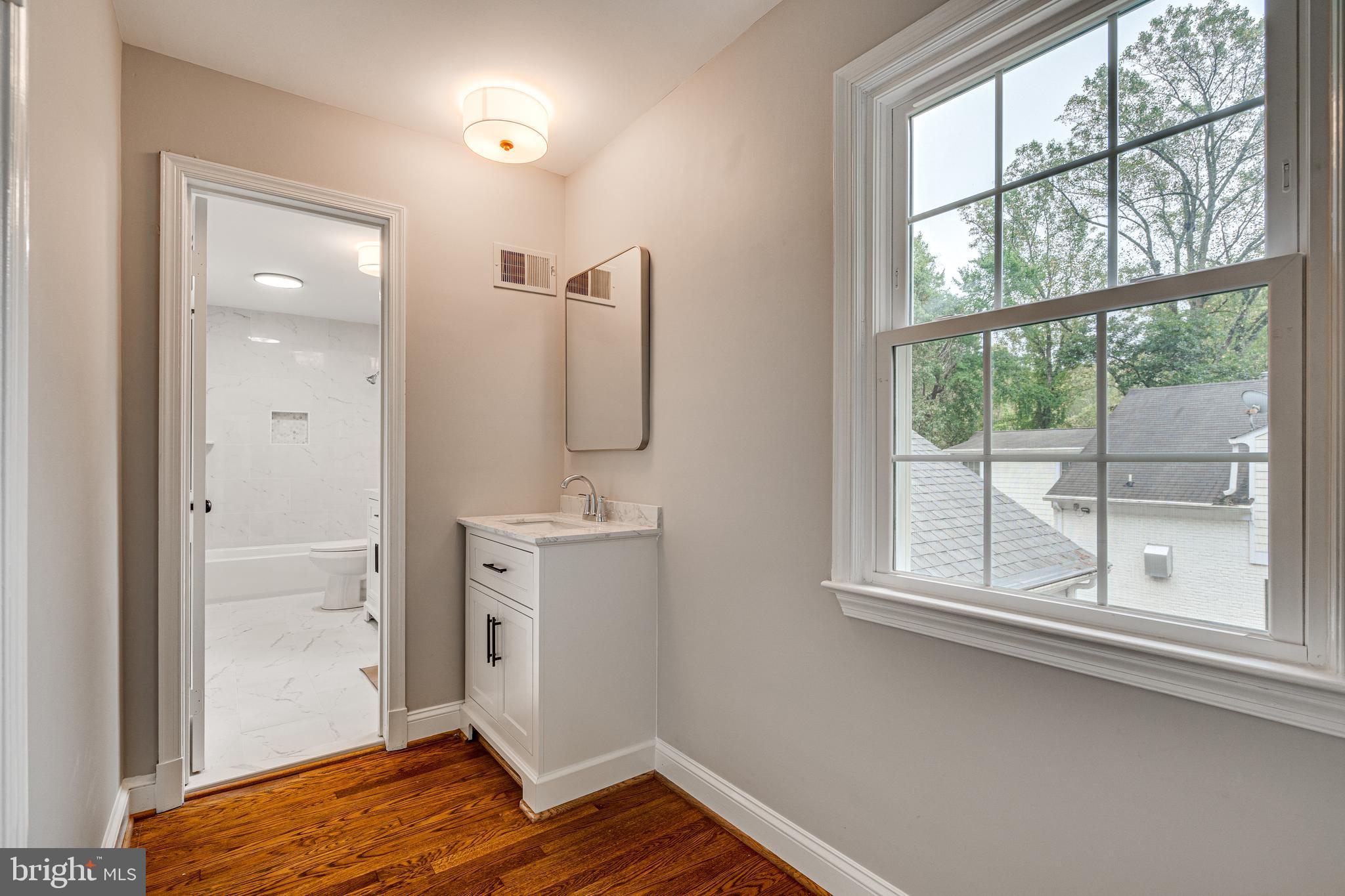 10233 Seven Locks Road Potomac, MD 20854 - Photo 15 of 33 Primary Bathroom with Dressing Area