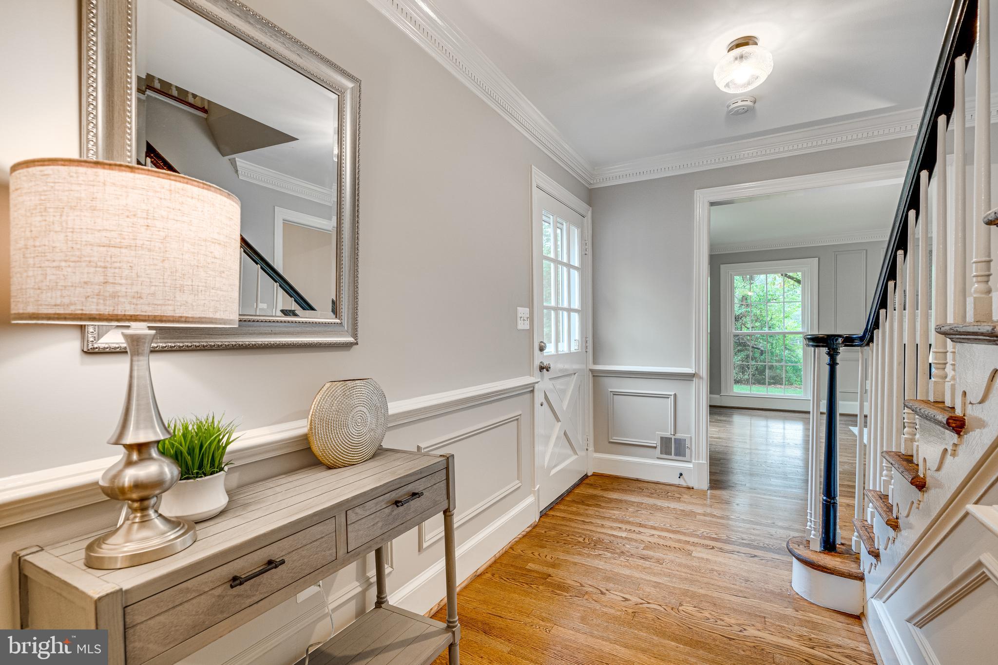 10233 Seven Locks Road Potomac, MD 20854 - Photo 3 of 33 Entry Foyer