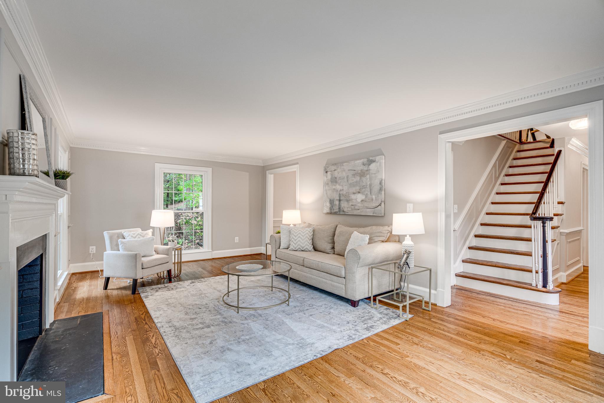 10233 Seven Locks Road Potomac, MD 20854 - Photo 5 of 33 Living Room with 3 Exposures