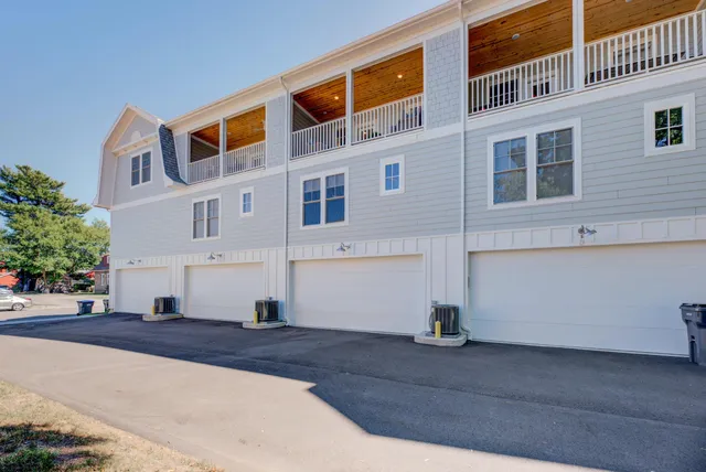 $799,000 | 120 North Barton Street, Unit B, New Buffalo, MI 49117