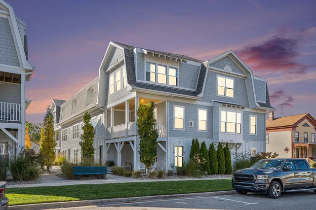 $799,000 | 120 North Barton Street, Unit B, New Buffalo, MI 49117
