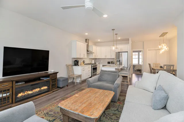 $799,000 | 120 North Barton Street, Unit B, New Buffalo, MI 49117