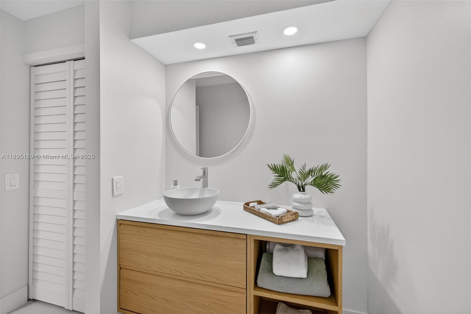 261 Deer Creek Boulevard, Unit 1205 Deerfield Beach, FL 33442 - Photo 18 of 38 a bathroom with a sink and a mirror