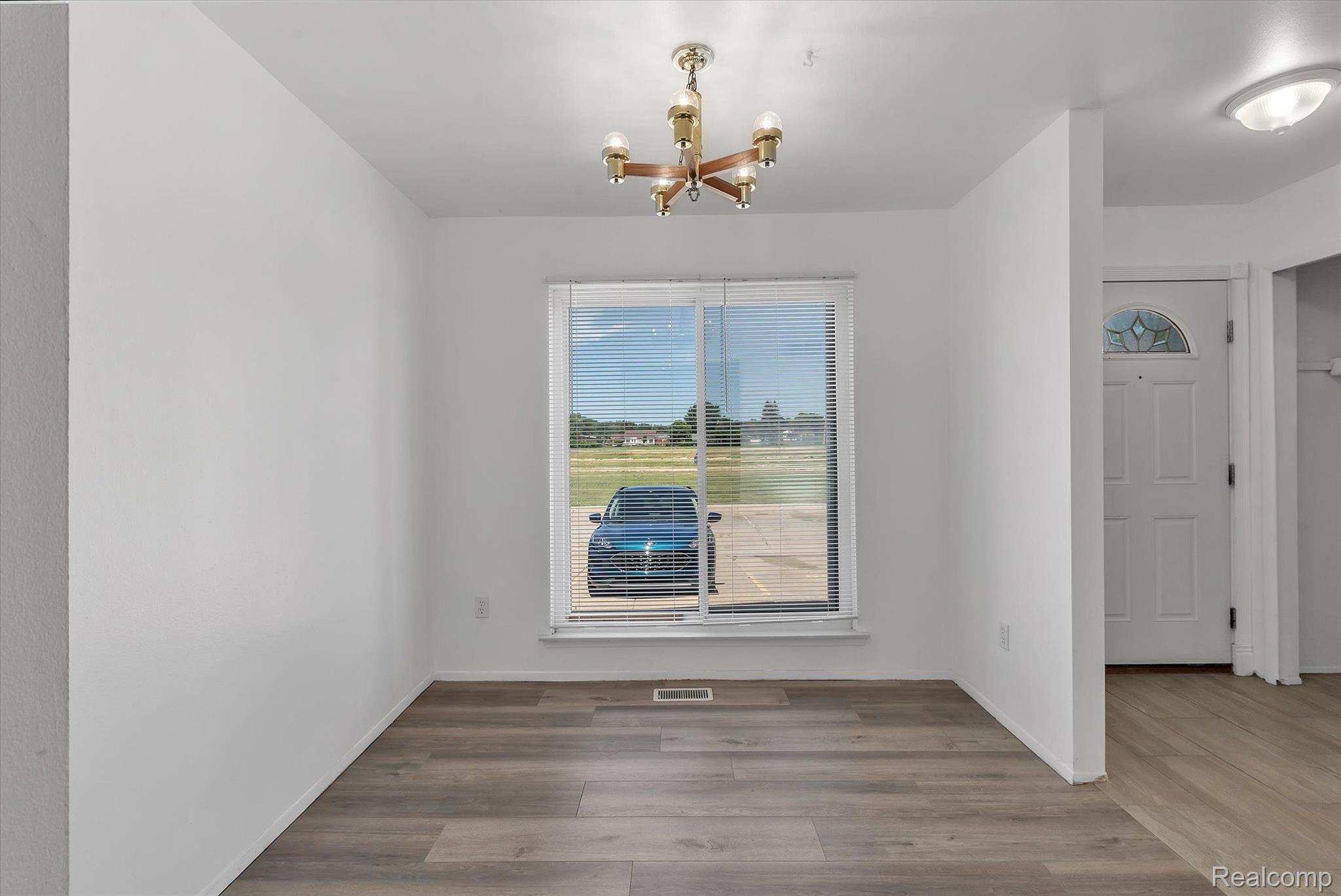 17565 Raleigh Square Drive Southgate, MI 48195 - Photo 4 of 23