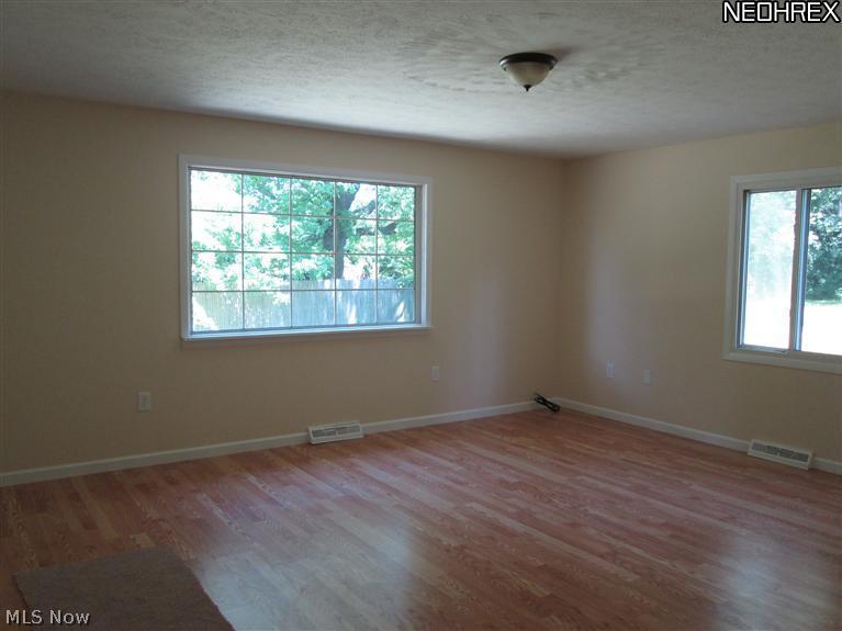 605 Griffith Road Akron, OH 44312 - Photo 2 of 10