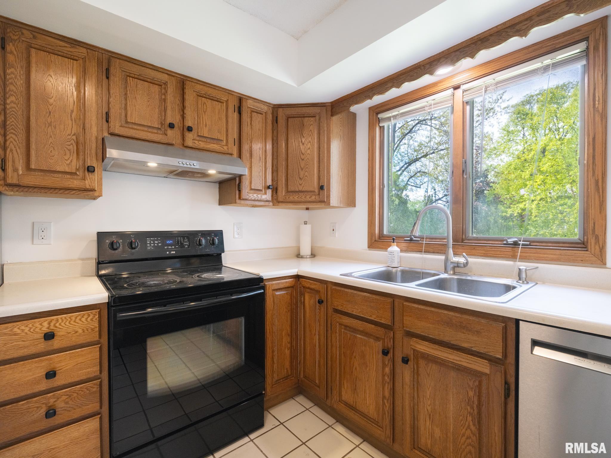 6607 North Camelot Road Peoria, IL 61615 - Photo 19 of 75