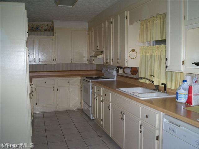 271 Greentown Road Mount Airy, NC 27030 - Photo 3 of 16 Kitchen.