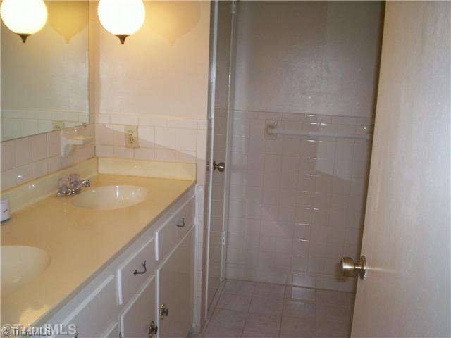 271 Greentown Road Mount Airy, NC 27030 - Photo 9 of 16 Bath.