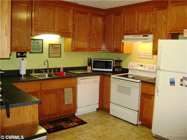1070 Deep Run Road Cartersville, VA 23027 - Photo 4 of 12 Kitchen