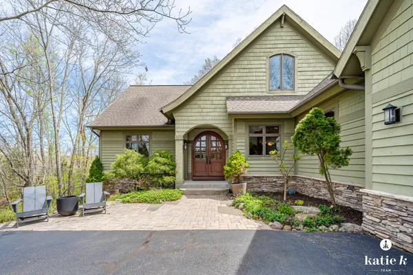 $1,060,000 | 9100 Twin Oaks Lane Northeast, Ada, MI 49301