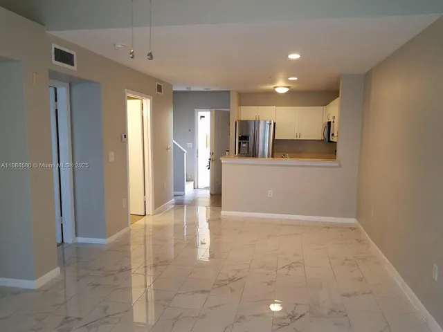 $220,000 | 4863 Via Palm Lakes, Unit 806, West Palm Beach, FL 33417