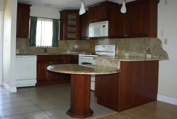 $2,500 | 325 South Banana River Boulevard, Unit 209, Cocoa Beach, FL 32931