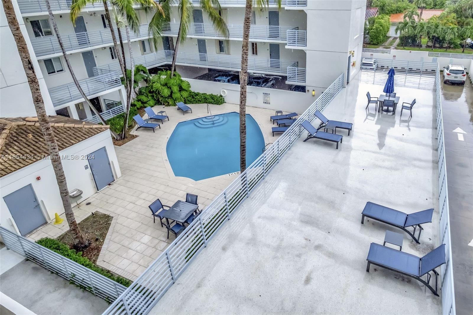 1401 Bay Road, Unit 410 Miami Beach, FL 33139 - Photo 7 of 33 Sundeck