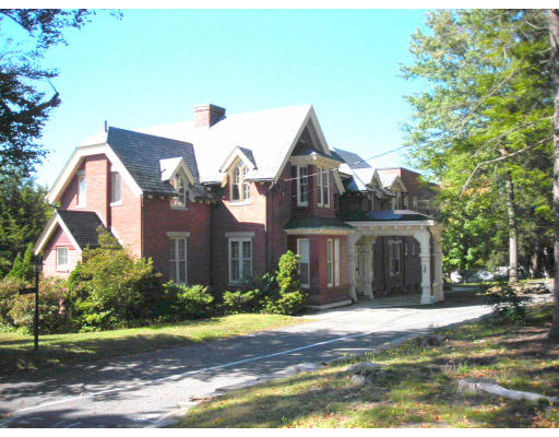 32 Round Hill Road Northampton, MA 01060 - Photo 1 of 10 Gallery Image 1
