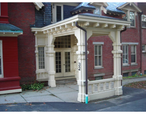 32 Round Hill Road Northampton, MA 01060 - Photo 2 of 10 Gallery Image 2
