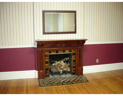 32 Round Hill Road Northampton, MA 01060 - Photo 5 of 10 Gallery Image 5