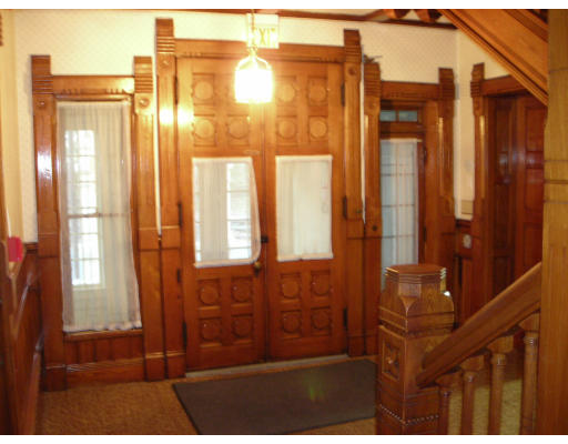 32 Round Hill Road Northampton, MA 01060 - Photo 9 of 10 Gallery Image 9