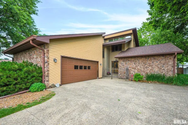 $365,000 | 2129 Catherine Street, Galesburg, IL 61401