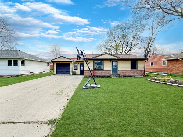 $122,500 | 319 3rd Street Southwest, Clara City, MN 56222