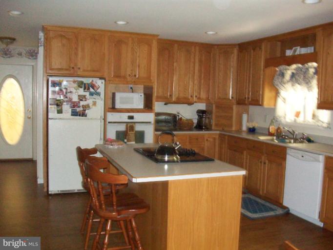 31430 Chesterville Bridge Road Millington, MD 21651 - Photo 5 of 14 island with cooktop