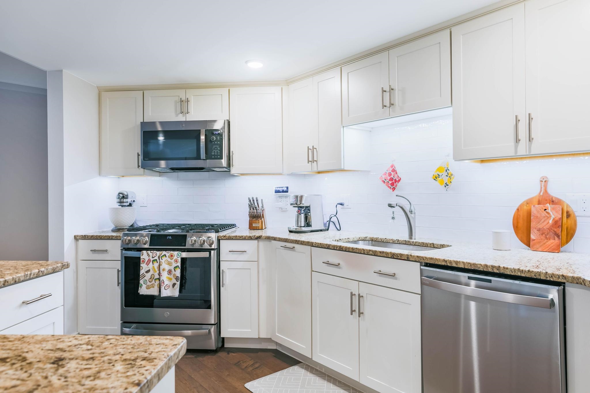 2075 Lafayette Road, Unit A18 Portsmouth, NH 03801 - Photo 5 of 29