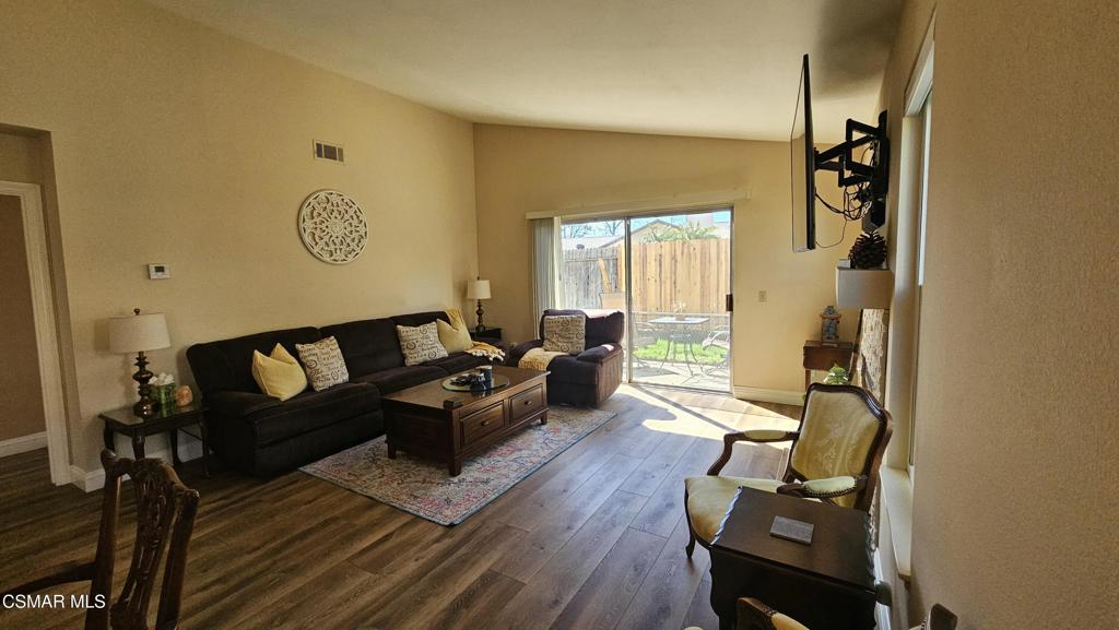 14640 Marymount Street Moorpark, CA 93021 - Photo 8 of 33