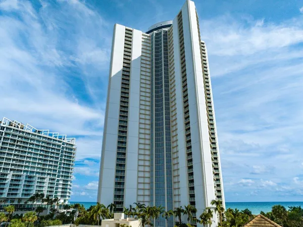 $5,000 | 3000 North Ocean Drive, Unit 33E, Singer Island, FL 33404