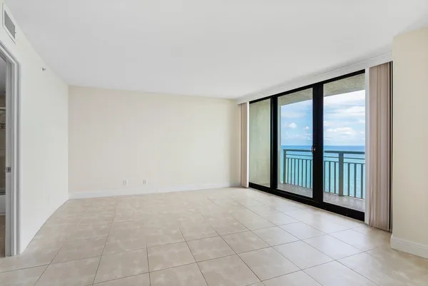 $5,000 | 3000 North Ocean Drive, Unit 33E, Singer Island, FL 33404