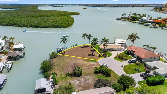 $2,190,000 | 159 Tahiti Street, Naples, FL 34113