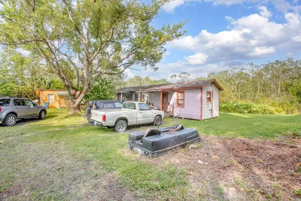 a view of a house with a backyard