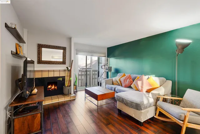 $700,000 | 407 Vista Heights Road, El Cerrito, CA 94530