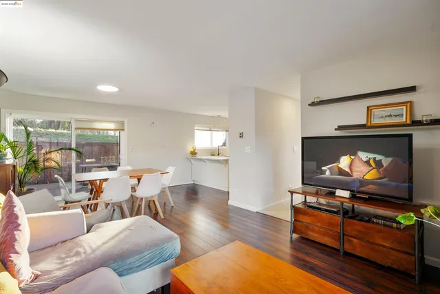 $700,000 | 407 Vista Heights Road, El Cerrito, CA 94530