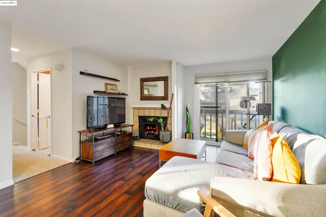 $700,000 | 407 Vista Heights Road, El Cerrito, CA 94530