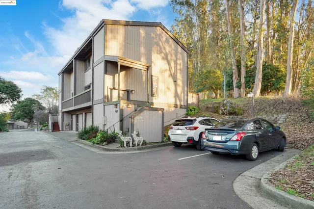 $700,000 | 407 Vista Heights Road, El Cerrito, CA 94530