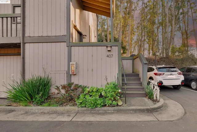 $700,000 | 407 Vista Heights Road, El Cerrito, CA 94530