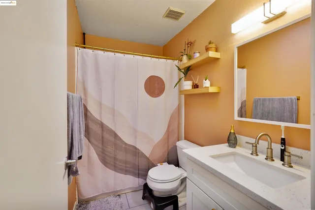 $700,000 | 407 Vista Heights Road, El Cerrito, CA 94530