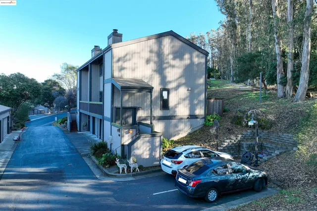 $700,000 | 407 Vista Heights Road, El Cerrito, CA 94530