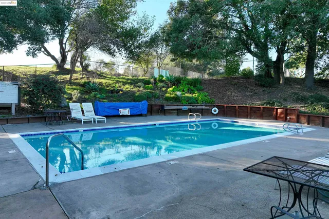 $700,000 | 407 Vista Heights Road, El Cerrito, CA 94530