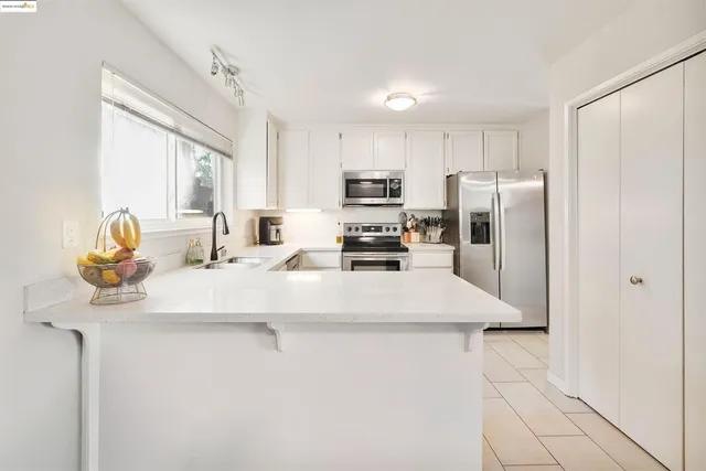 $700,000 | 407 Vista Heights Road, El Cerrito, CA 94530