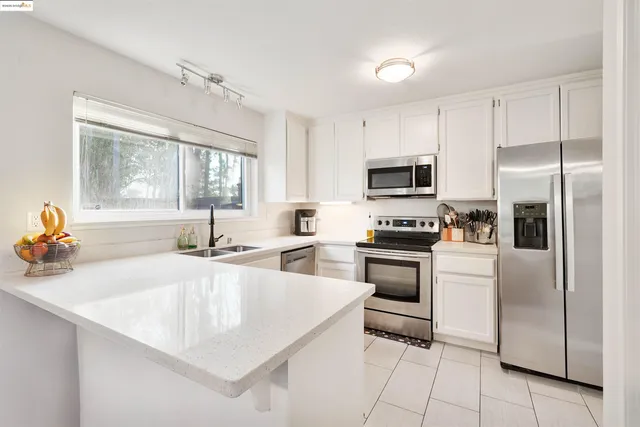 $700,000 | 407 Vista Heights Road, El Cerrito, CA 94530