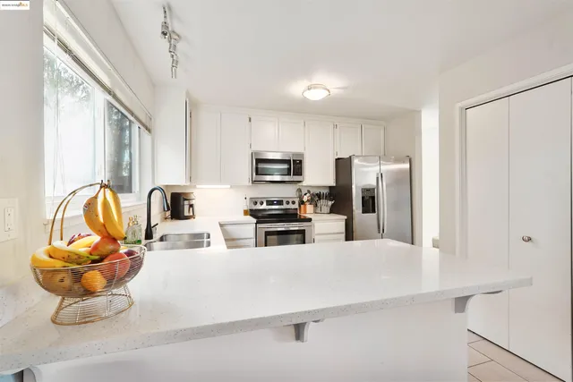 $700,000 | 407 Vista Heights Road, El Cerrito, CA 94530