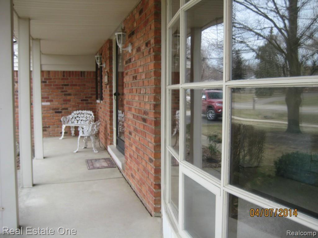 23109 Meadowbrook Road Novi, MI 48375 - Photo 30 of 31 Lovely Covered Country Porch