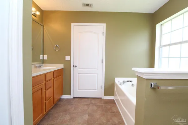 $2,175 | 6462 Sarasota Street, Pensacola, FL 32526